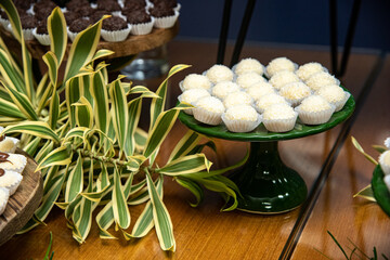 white chocolat ball, condensed milk candy balls, candy balls