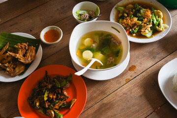 thai noodle soup with shrimp