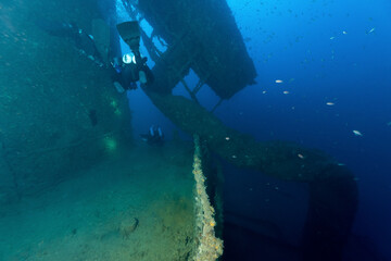 relitto di petroliera nel mar ligure vicino ad Arenzano con sub