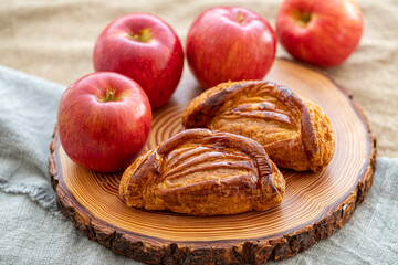 サクサクのアップルパイとりんご