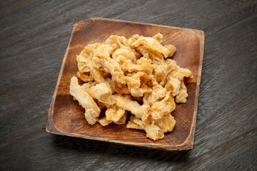 鶏皮の唐揚げ