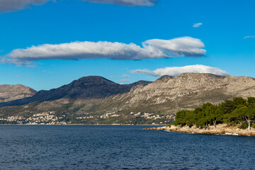 Obraz premium Blue sky over mountains on adriatic coast