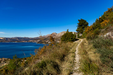 Obraz premium Ecological stone trail along the rocky coast of Mediterranean sea. Croatia