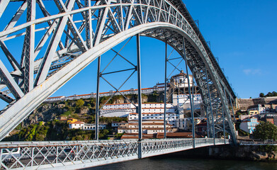 Ponte Dom Luís I, Fachwerk-Bogenbrücke , Metallbrücke    Porto am Rio Douro, Küstenstadt Portugals,  Brücken, Portwein, Altstadt mittelalterlichen Viertel Ribeira,  cais da ribeira porto Flussufer