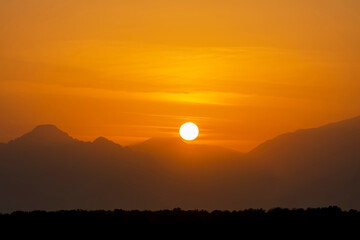 Sun goes down to mountains