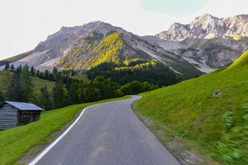 Fototapeta premium Schattenlagantstraße im Brandernertal / Vorarlberg 
