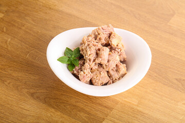 Canned tuna fish with oil