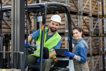 Warehouse workers, industry management with modern technology