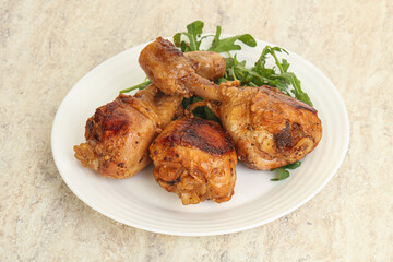 Roasted chicken leg with rucola