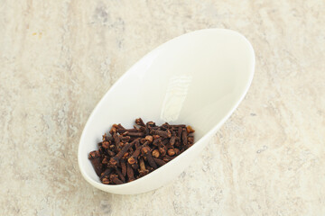 Dry Clove aroma in the bowl