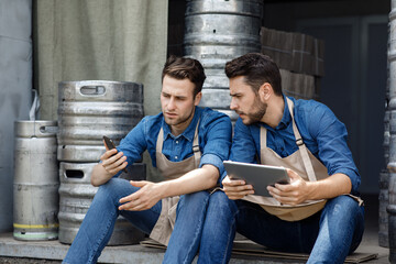 Online app for work, problems with order and modern devices for job at brewery