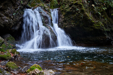Obraz premium Waterfall on a mountain river.