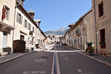 Fototapeta na wymiar La Rue Catinat à Mont-Dauphin