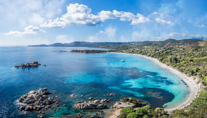 Luchtmening met Tamaricciu-strand in het eiland van Corsica, Frankrijk