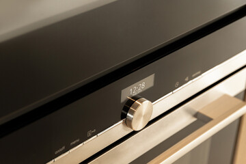 Contemporary oven with chrome details and touchscreen