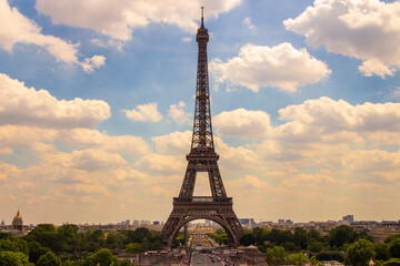 Fototapeta na wymiar Blick auf den Eiffelturm vom Musée national de la Marine aus