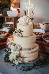 Obraz na płótnie Canvas wedding cake flowers restaurant party