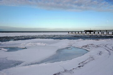 Ostseeküste unter Eis und Schnee