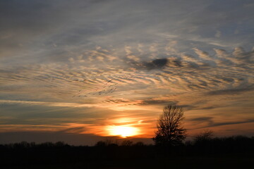 Fototapeta na wymiar Sunset with a Cloudy Sky