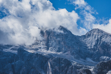 Nationalpark Belluneser Dolomiten - Berg in den Wolken