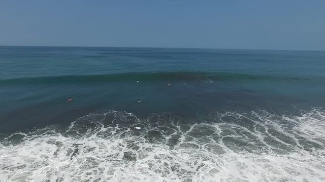 Drone footage - Surfers getting to the Line Up