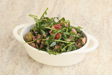 Salad with tuna and rucola