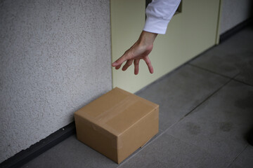 置き配の窃盗イメージ