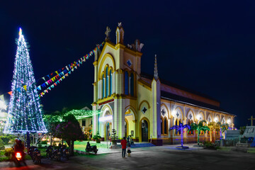 Fototapeta na wymiar Nang Gu ancient church celebrates Christmas 