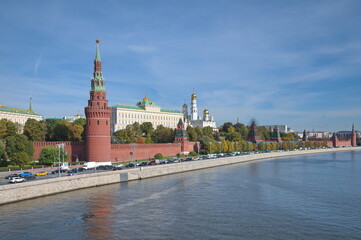 Obraz premium Autumn view of the Moscow Kremlin and the Kremlin Embankment. Moscow, Russia