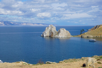 Fototapeta na wymiar Shamanka rock and the coast of Lake Baikal