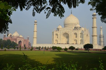 Fototapeta na wymiar Garden view of Taj Mahal