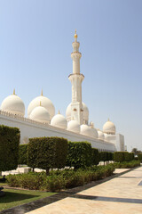 Fototapeta na wymiar Mosque with white domes. Architectural landmark. Sheik Zayed Mosque