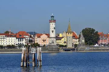 Obraz premium Lindau am Bodensee, Blick zur Stadt am Hafen
