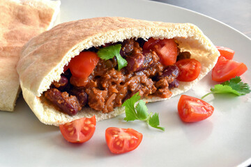 Chilli con carne with pitta bread.  Traditional Mexican food. 