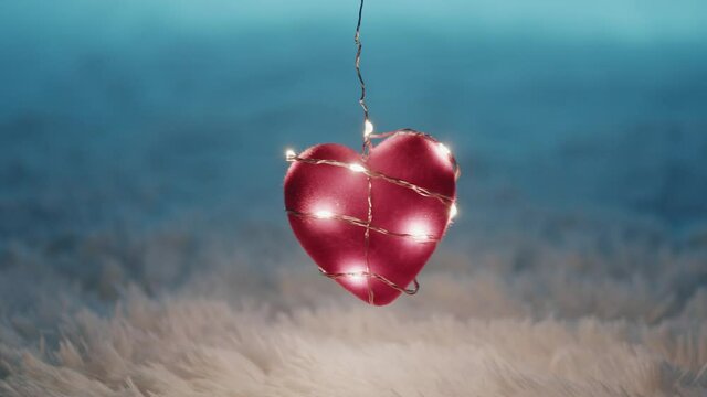 Cuore rosso su tappeto bianco con striscia luci led