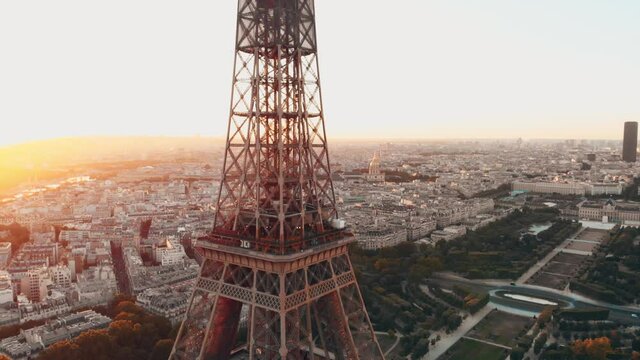 Paris Torre Eiffel vista de drone
