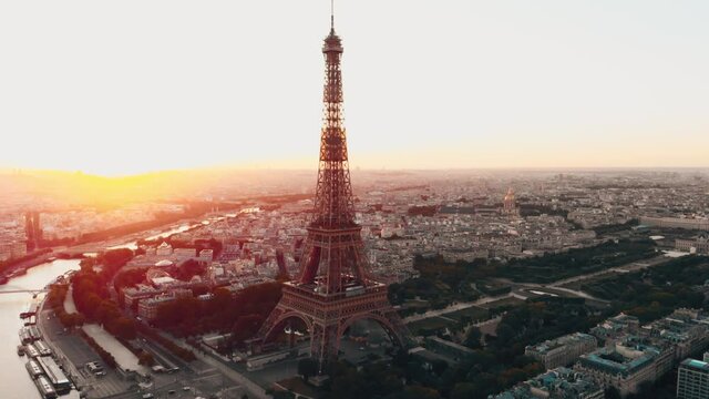 Paris Torre Eiffel vista de drone
