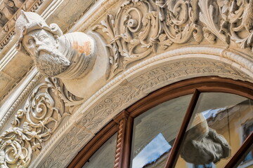 görlitz, deutschland - detail vom eingang am historischen biblischen haus