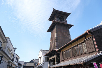 小江戸川越　蔵造りの町並みにそびえる有形文化財の時の鐘