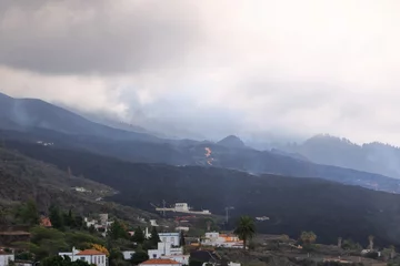 Papier Peint photo autocollant les îles Canaries view to the Cumbre Vieja volcano in La Palma, Canary Islands, Spain