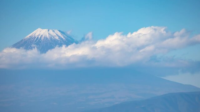 A timelapse of cloud at Mt.Fuji in Japan panning