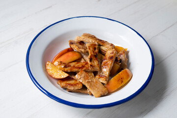 Pork loin sautéed with apple and cinnamon.