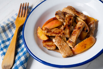 Pork loin sautéed with apple and cinnamon.