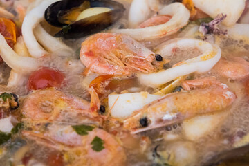 Fototapeta na wymiar Zuppa di pesce in cottura