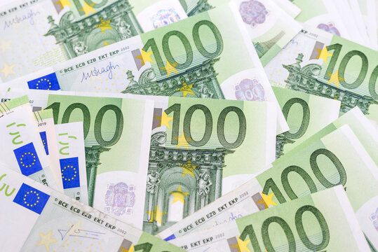 banknotes of 100 euros