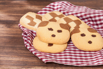 Obraz na płótnie Canvas bear shaped flour cookies on wooden background