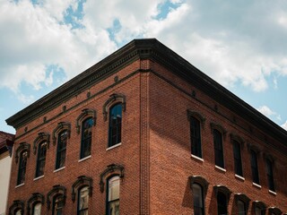 Obraz premium Brick building in downtown Cumberland, Maryland