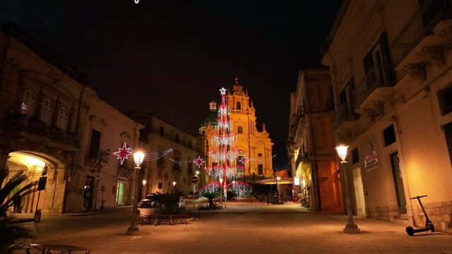 alt flying backwards under Christmas decor in piazza of Ragusa Ibla