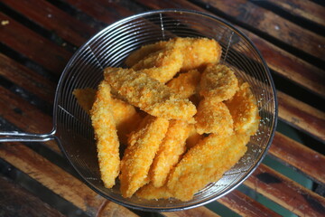 Freshly ripe fried bananas with a brown color made with bananas dipped in a mixture of liquid flour and breadcrumbs