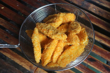 Freshly ripe fried bananas with a brown color made with bananas dipped in a mixture of liquid flour and breadcrumbs